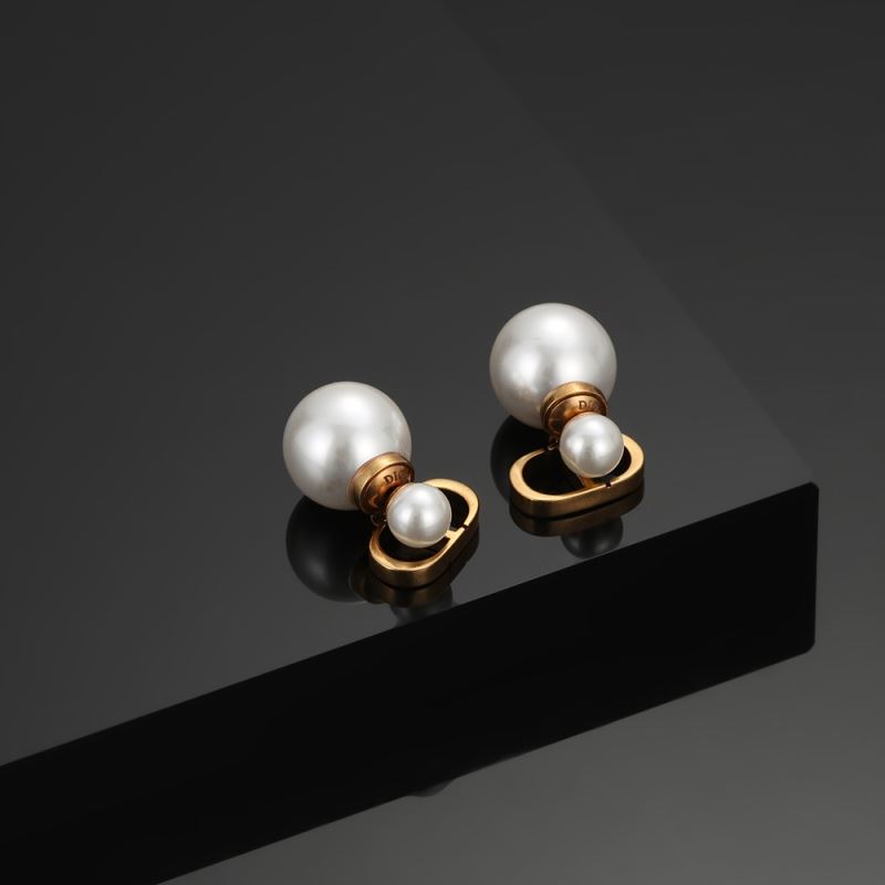 chr1st1an D10r earrings